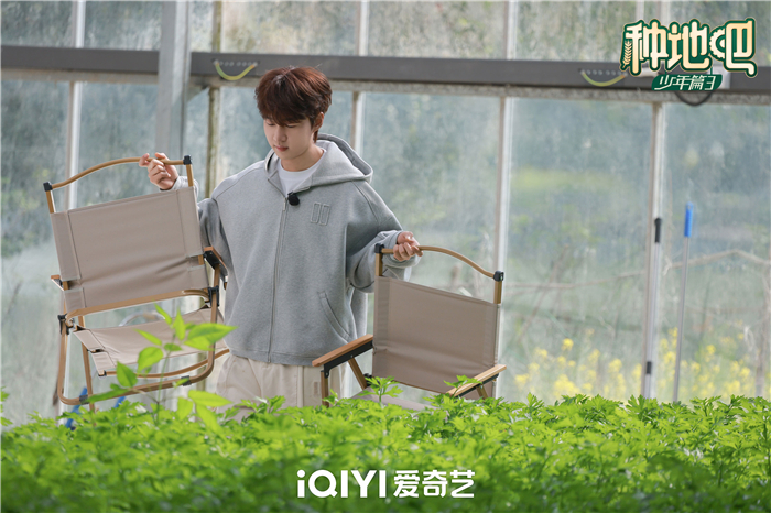《种地吧3》水培芹菜大丰收 青年担当获广电总局力赞